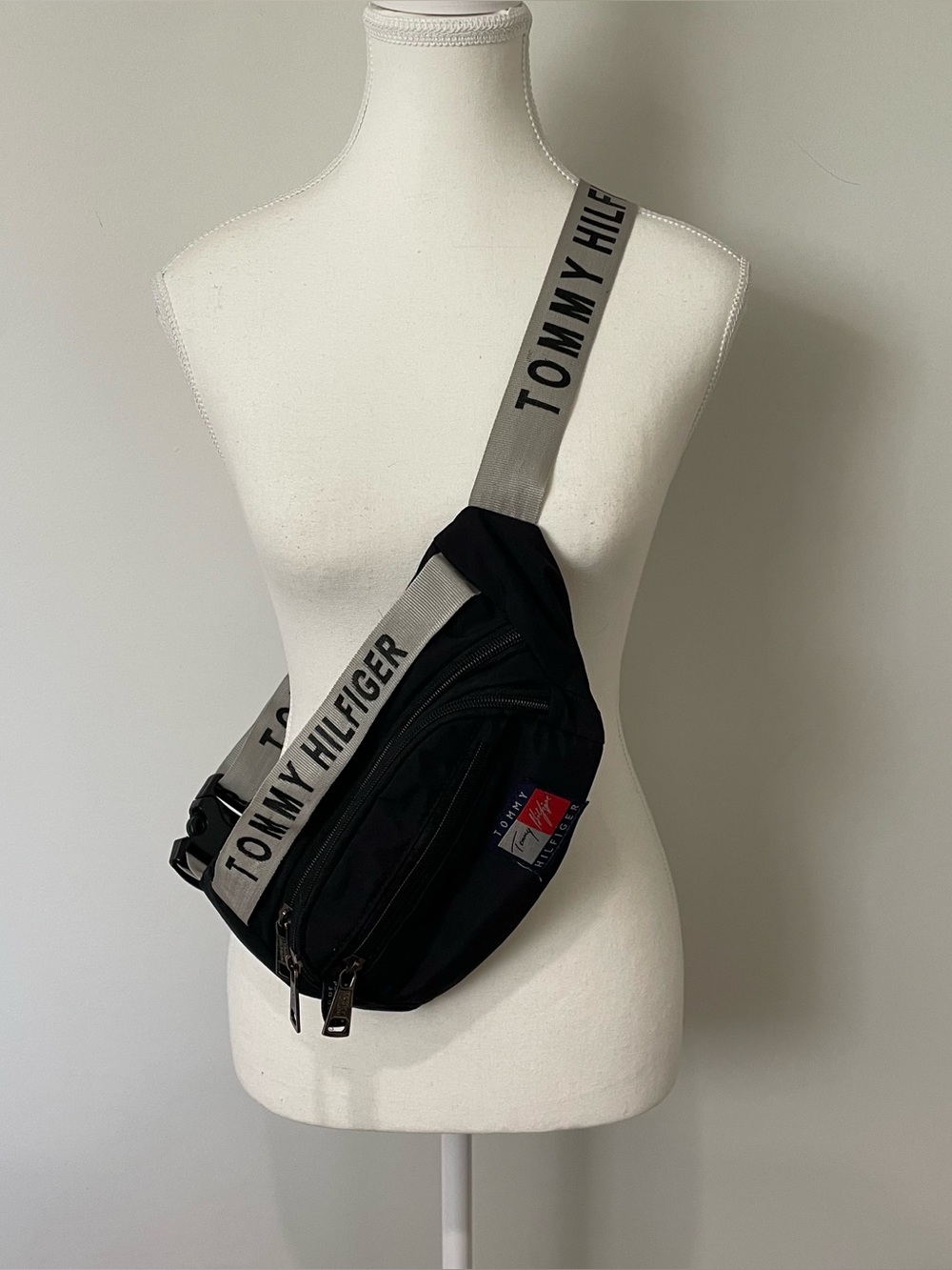 Y2K Vintage Tommy Hilfiger Nylon Crossbody Fanny Pack Black